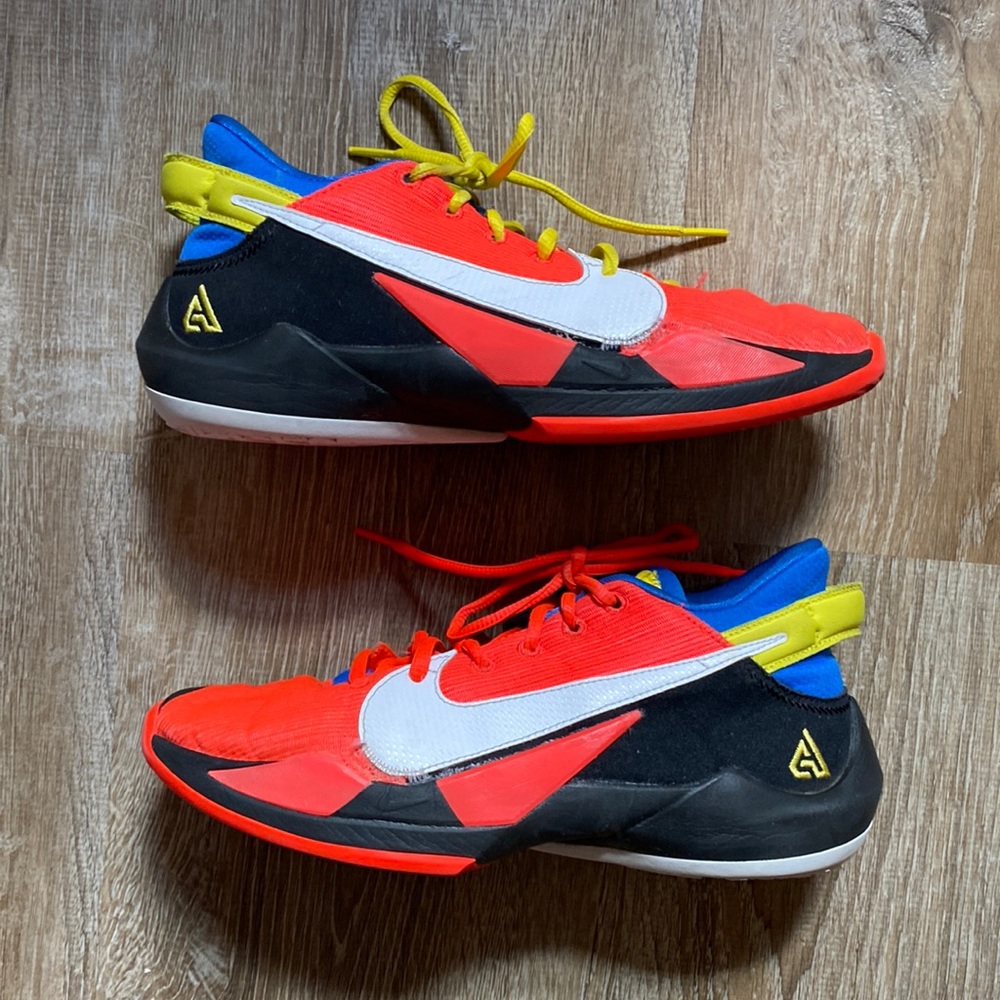 Nike Giannis Antetokounmpo Zoom Freak 2 Bright Crimson/Opti Yellow, size 7Y
